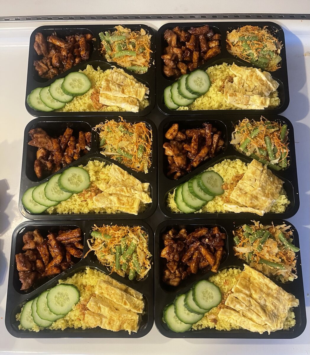 Zes huisgemaakte Indonesische maaltijdboxen van Vonnies Kitchen